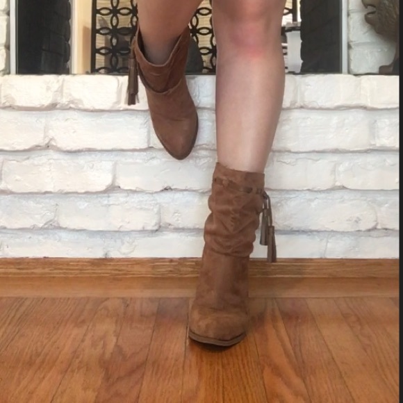❌ SOLD ❌ Slouchy tassel boots - Picture 4 of 5